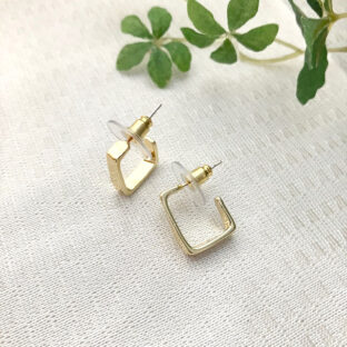 シンプルなGOLDフープピアス