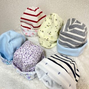 赤ちゃん用のケア帽子作ってます